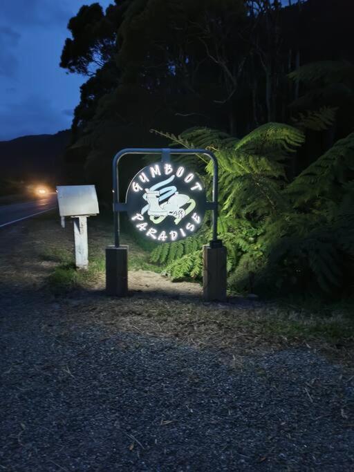 Gumboot Paradise Eco Stay Barrytown Buitenkant foto